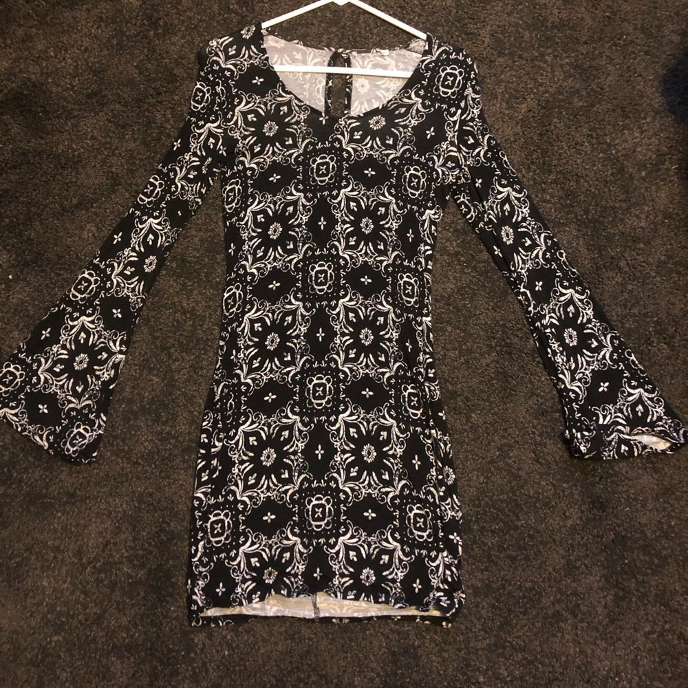 Blacked bell sleeve dress